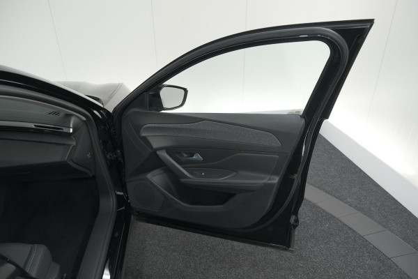Peugeot 408 PureTech Allure 130 EAT8 | 360 Camera | RGR Comfortstoelen | Adaptieve Cruise Control | Apple Carplay | Pack Winter