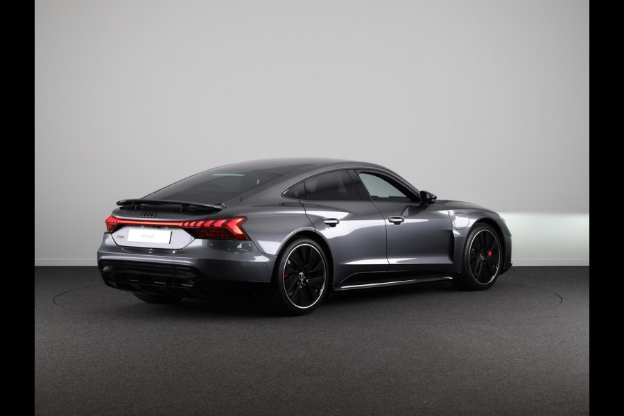 Audi e-tron GT RS 93 kWh 600pk | Matrix Laser Led | Optiekpakket Carbon | Stoelventilage/massage | Vierwielbesturing