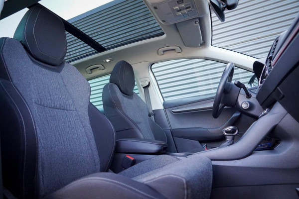 Škoda Karoq 1.5 TSI ACT Style Business / Pano / Trekhaak / Adaptive Cruise