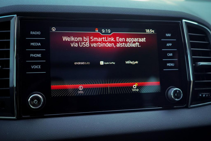 Škoda Karoq 1.5 TSI ACT Style Business / Pano / Trekhaak / Adaptive Cruise