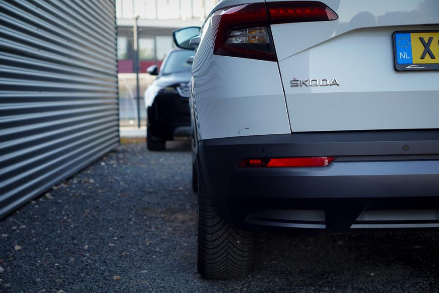 Škoda Karoq 1.5 TSI ACT Style Business / Pano / Trekhaak / Adaptive Cruise