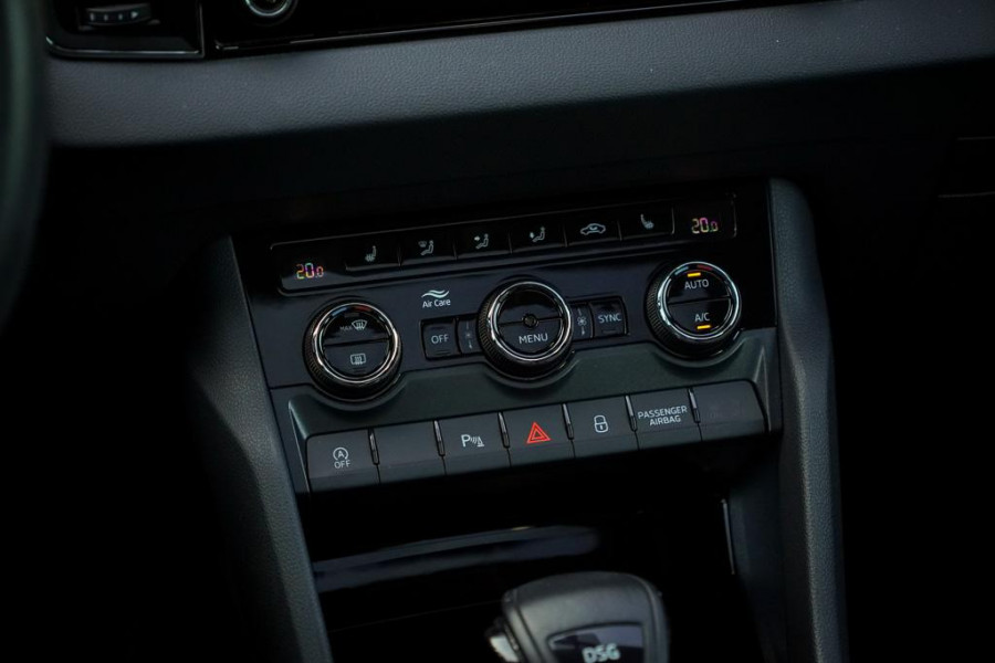 Škoda Karoq 1.5 TSI ACT Style Business / Pano / Trekhaak / Adaptive Cruise