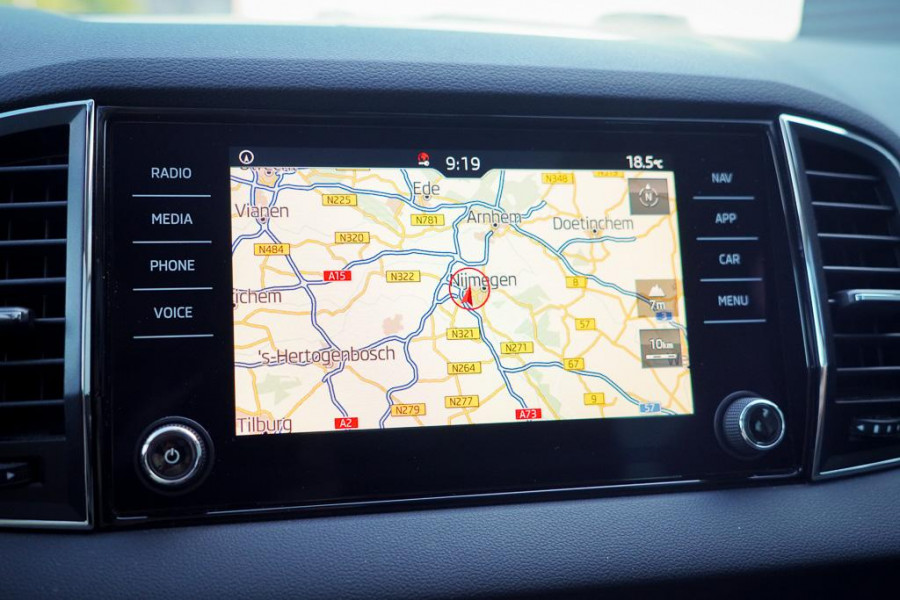 Škoda Karoq 1.5 TSI ACT Style Business / Pano / Trekhaak / Adaptive Cruise
