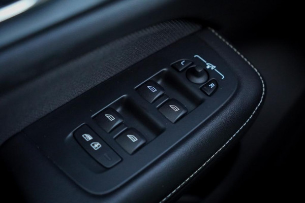 Volvo V60 2.0 T8 Twin Engine AWD Polestar 405 PK / Bowers&Wilkins / HEICO / Pano / Adaptive Cruise / Trekhaak