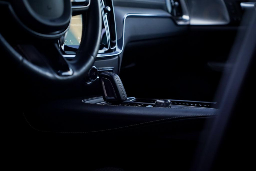 Volvo V60 2.0 T8 Twin Engine AWD Polestar 405 PK / Bowers&Wilkins / HEICO / Pano / Adaptive Cruise / Trekhaak