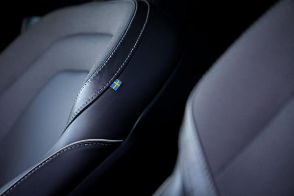 Volvo V60 2.0 T8 Twin Engine AWD Polestar 405 PK / Bowers&Wilkins / HEICO / Pano / Adaptive Cruise / Trekhaak