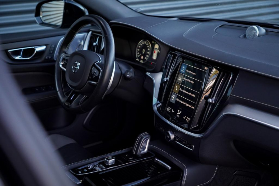 Volvo V60 2.0 T8 Twin Engine AWD Polestar 405 PK / Bowers&Wilkins / HEICO / Pano / Adaptive Cruise / Trekhaak