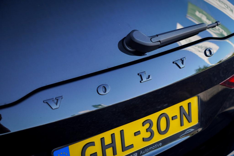 Volvo V60 2.0 T8 Twin Engine AWD Polestar 405 PK / Bowers&Wilkins / HEICO / Pano / Adaptive Cruise / Trekhaak