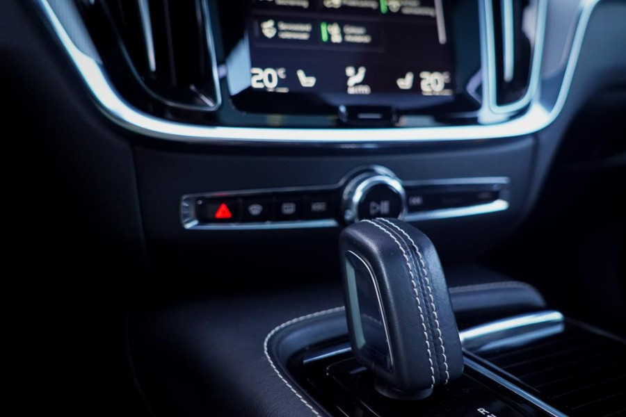 Volvo V60 2.0 T8 Twin Engine AWD Polestar 405 PK / Bowers&Wilkins / HEICO / Pano / Adaptive Cruise / Trekhaak