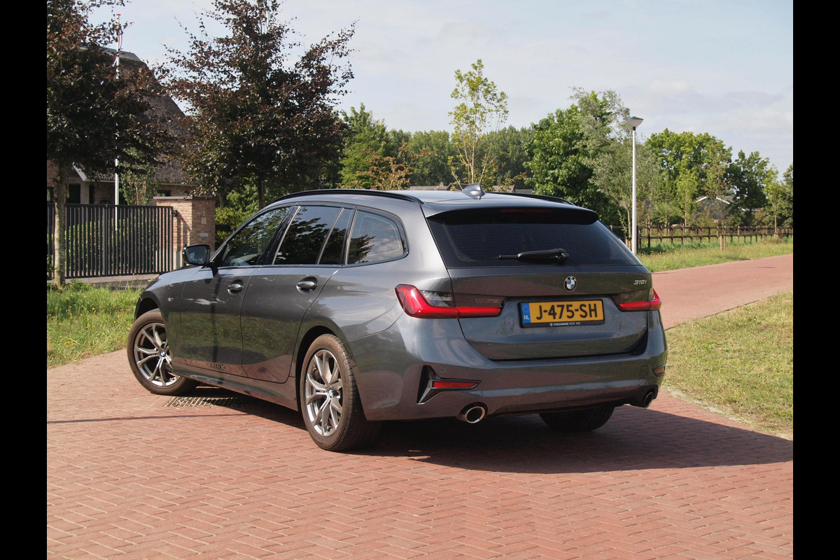 BMW 3 Serie Touring 318i Executive Edition | Apple Carplay | Cruise Control | Sfeerverlichting | Parkeersensoren |