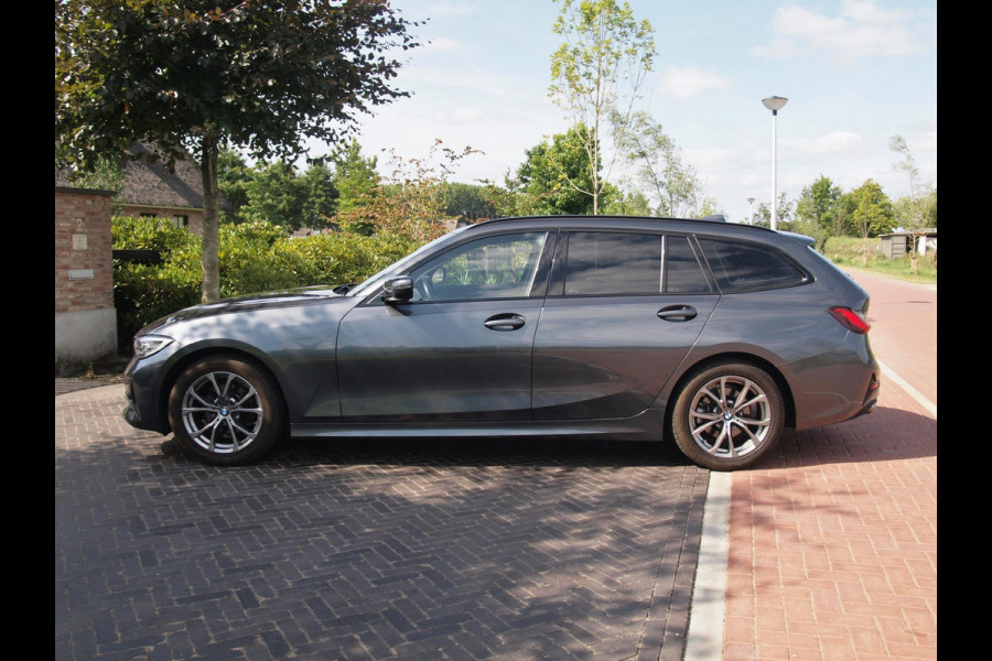 BMW 3 Serie Touring 318i Executive Edition | Apple Carplay | Cruise Control | Sfeerverlichting | Parkeersensoren |