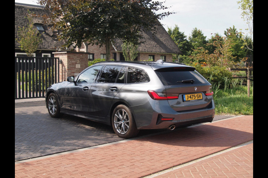 BMW 3 Serie Touring 318i Executive Edition | Apple Carplay | Cruise Control | Sfeerverlichting | Parkeersensoren |