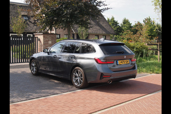 BMW 3 Serie Touring 318i Executive Edition | Apple Carplay | Cruise Control | Sfeerverlichting | Parkeersensoren |