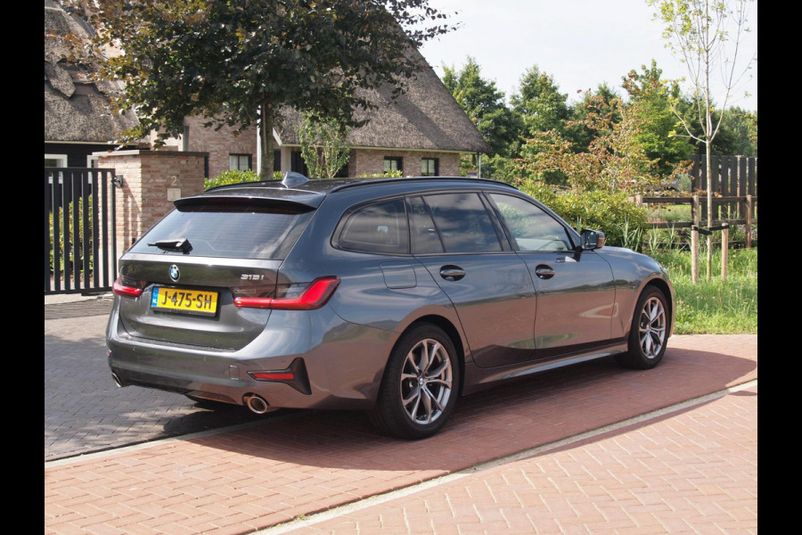 BMW 3 Serie Touring 318i Executive Edition | Apple Carplay | Cruise Control | Sfeerverlichting | Parkeersensoren |