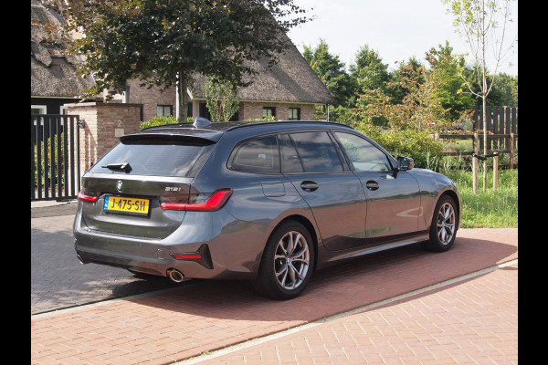 BMW 3 Serie Touring 318i Executive Edition | Apple Carplay | Cruise Control | Sfeerverlichting | Parkeersensoren |