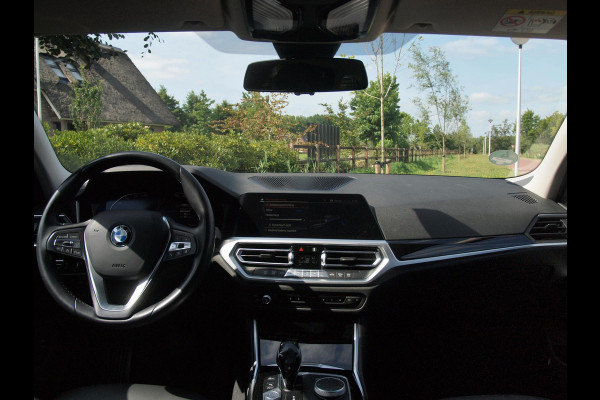 BMW 3 Serie Touring 318i Executive Edition | Apple Carplay | Cruise Control | Sfeerverlichting | Parkeersensoren |