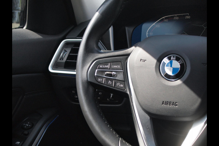 BMW 3 Serie Touring 318i Executive Edition | Apple Carplay | Cruise Control | Sfeerverlichting | Parkeersensoren |