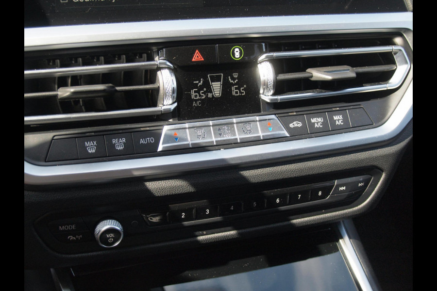 BMW 3 Serie Touring 318i Executive Edition | Apple Carplay | Cruise Control | Sfeerverlichting | Parkeersensoren |