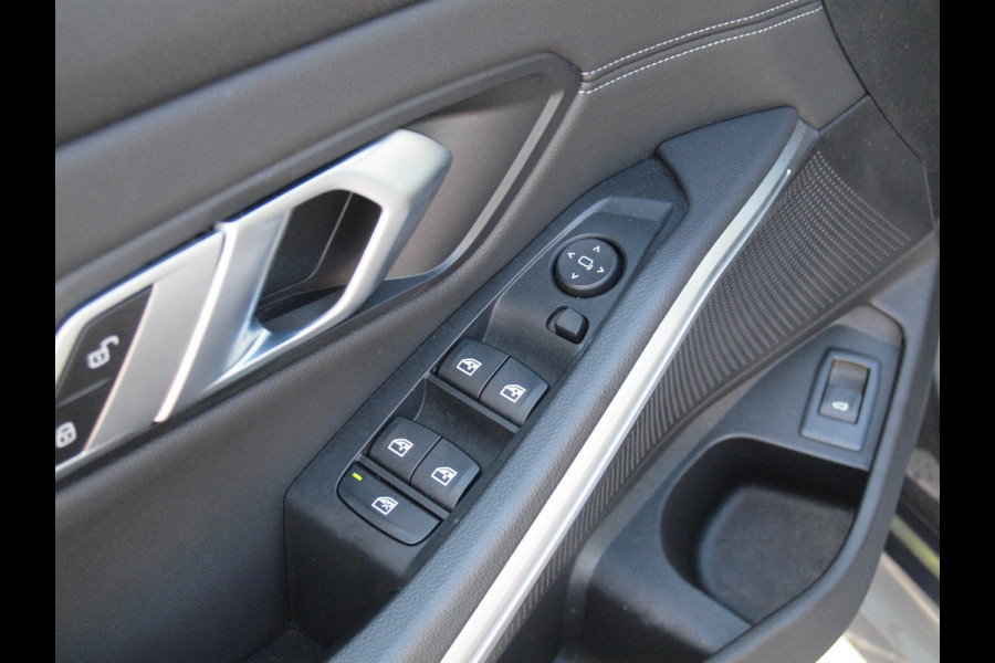 BMW 3 Serie Touring 318i Executive Edition | Apple Carplay | Cruise Control | Sfeerverlichting | Parkeersensoren |