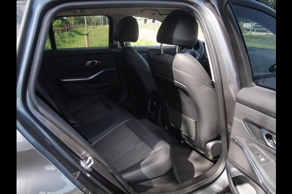 BMW 3 Serie Touring 318i Executive Edition | Apple Carplay | Cruise Control | Sfeerverlichting | Parkeersensoren |