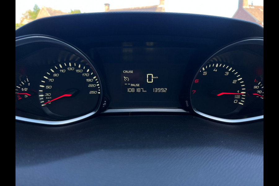 Peugeot 308 SW 1.2 PureTech Blue Executive, Airco, Pano, Bluetooth, Navi, PDC