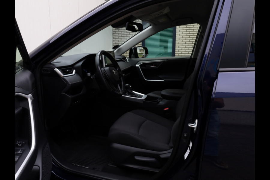 Toyota RAV4 2.5 Hybrid Active | Parkeersensoren | Stoelverwarming | Trekhaak Toyota RAV4 2.5 Hybrid Active | Parkeersensoren | Stoelverwarming | Trekhaak