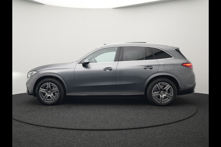 Mercedes-Benz GLC 300e 4MATIC AMG Line Plug In Hybrid 313pk PHEV | Luchtvering | Trekhaak af Fabriek | Panodak | Adaptive Cruise | 4 Wielbesturing | 360 Camera |  Lederen Sportstoelen Massage & Ventilatie |