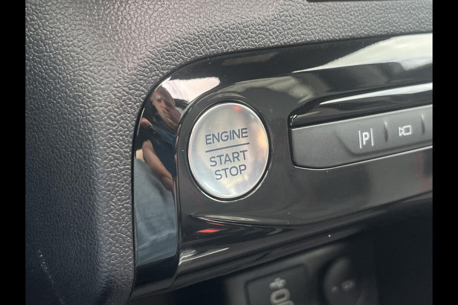 Ford Kuga 2.5 FHEV ST-Line X 190pk | Driver Assistance Pack | Winterpack | Panoramadak | Technology Pack | Geen Stekker nodig | All Season banden