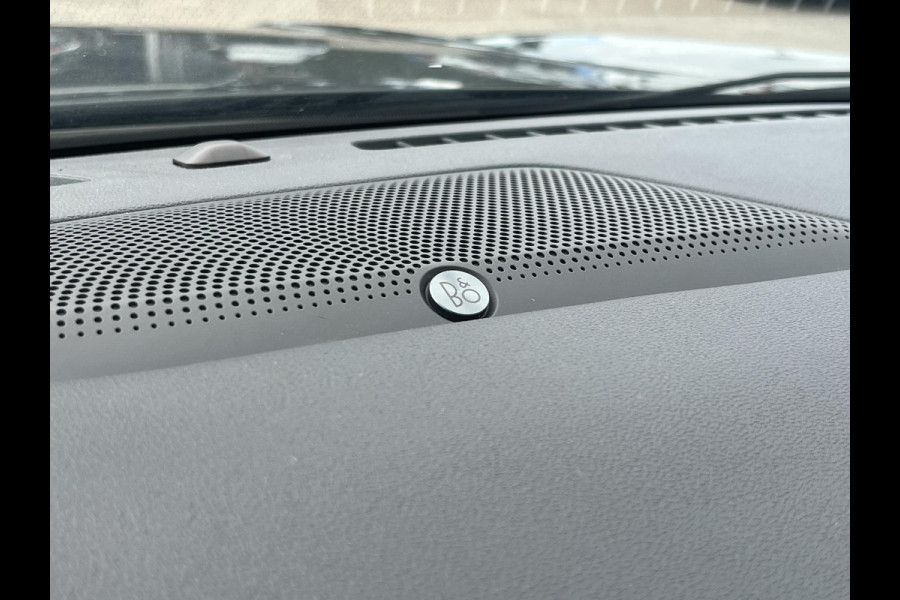 Ford Kuga 2.5 FHEV ST-Line X 190pk | Driver Assistance Pack | Winterpack | Panoramadak | Technology Pack | Geen Stekker nodig | All Season banden