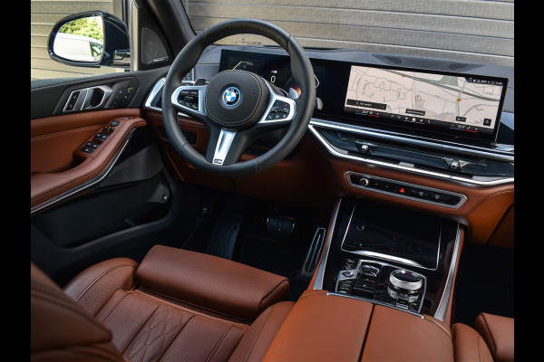 BMW X5 xDrive50e | M-SPORT | ICONIC GLOW | COMFORT ACCESS | CARBON INLEG | SOFT-CLOSE | TREKHAAK | PANORAMADAK | COMFORT SEATS | ADAPTI