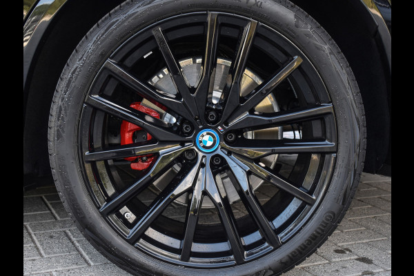 BMW X5 xDrive50e | M-SPORT | ICONIC GLOW | COMFORT ACCESS | CARBON INLEG | SOFT-CLOSE | TREKHAAK | PANORAMADAK | COMFORT SEATS | ADAPTI