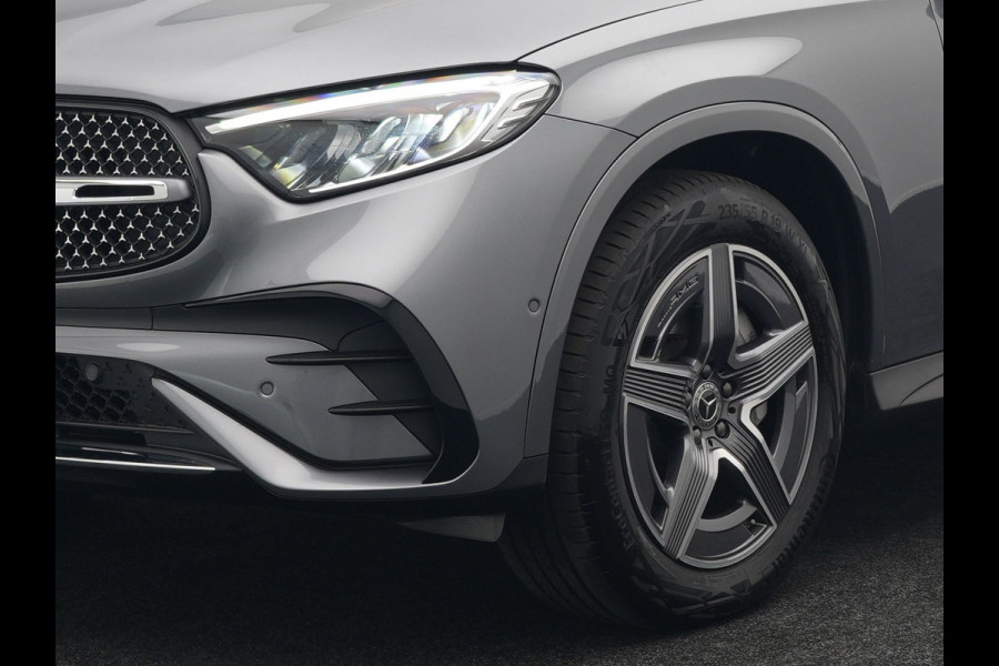 Mercedes-Benz GLC 300e 4MATIC AMG Line Plug In Hybrid 313pk PHEV | Luchtvering | Trekhaak af Fabriek | Panodak | Adaptive Cruise | 4 Wielbesturing | 360 Camera |  Lederen Sportstoelen Massage & Ventilatie |