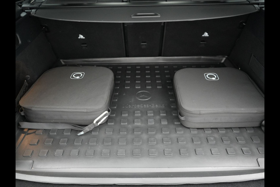 Mercedes-Benz GLC 300e 4MATIC AMG Line Plug In Hybrid 313pk PHEV | Luchtvering | Trekhaak af Fabriek | Panodak | Adaptive Cruise | 4 Wielbesturing | 360 Camera |  Lederen Sportstoelen Massage & Ventilatie |