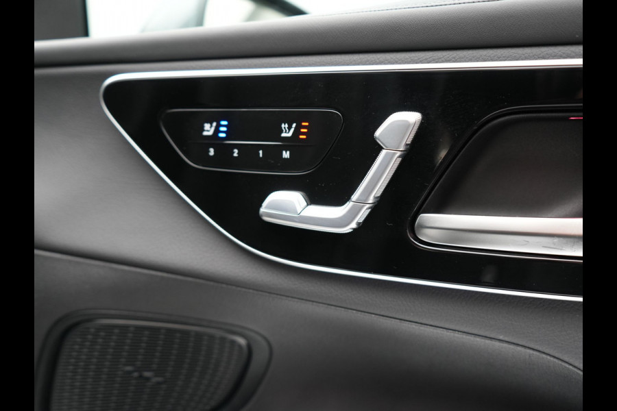 Mercedes-Benz GLC 300e 4MATIC AMG Line Plug In Hybrid 313pk PHEV | Luchtvering | Trekhaak af Fabriek | Panodak | Adaptive Cruise | 4 Wielbesturing | 360 Camera |  Lederen Sportstoelen Massage & Ventilatie |