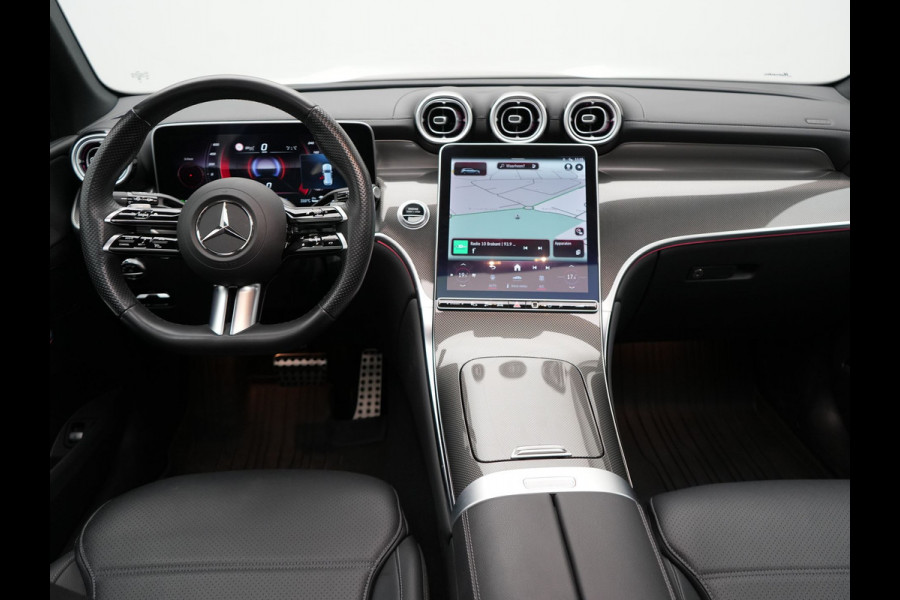 Mercedes-Benz GLC 300e 4MATIC AMG Line Plug In Hybrid 313pk PHEV | Luchtvering | Trekhaak af Fabriek | Panodak | Adaptive Cruise | 4 Wielbesturing | 360 Camera |  Lederen Sportstoelen Massage & Ventilatie |