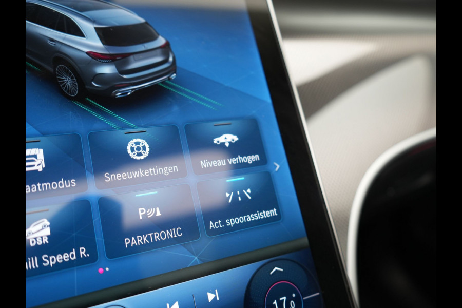 Mercedes-Benz GLC 300e 4MATIC AMG Line Plug In Hybrid 313pk PHEV | Luchtvering | Trekhaak af Fabriek | Panodak | Adaptive Cruise | 4 Wielbesturing | 360 Camera |  Lederen Sportstoelen Massage & Ventilatie |