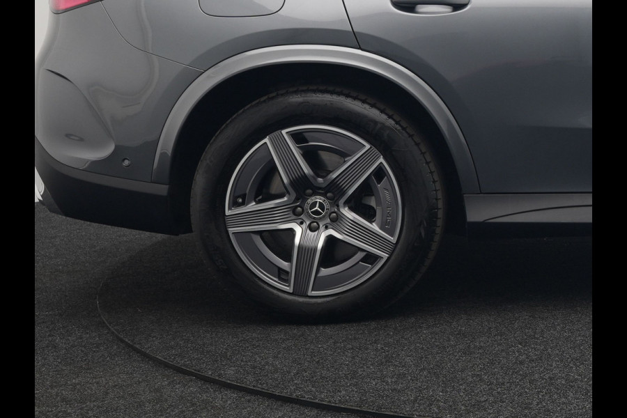 Mercedes-Benz GLC 300e 4MATIC AMG Line Plug In Hybrid 313pk PHEV | Luchtvering | Trekhaak af Fabriek | Panodak | Adaptive Cruise | 4 Wielbesturing | 360 Camera |  Lederen Sportstoelen Massage & Ventilatie |