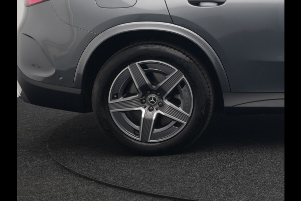 Mercedes-Benz GLC 300e 4MATIC AMG Line Plug In Hybrid 313pk PHEV | Luchtvering | Trekhaak af Fabriek | Panodak | Adaptive Cruise | 4 Wielbesturing | 360 Camera |  Lederen Sportstoelen Massage & Ventilatie |