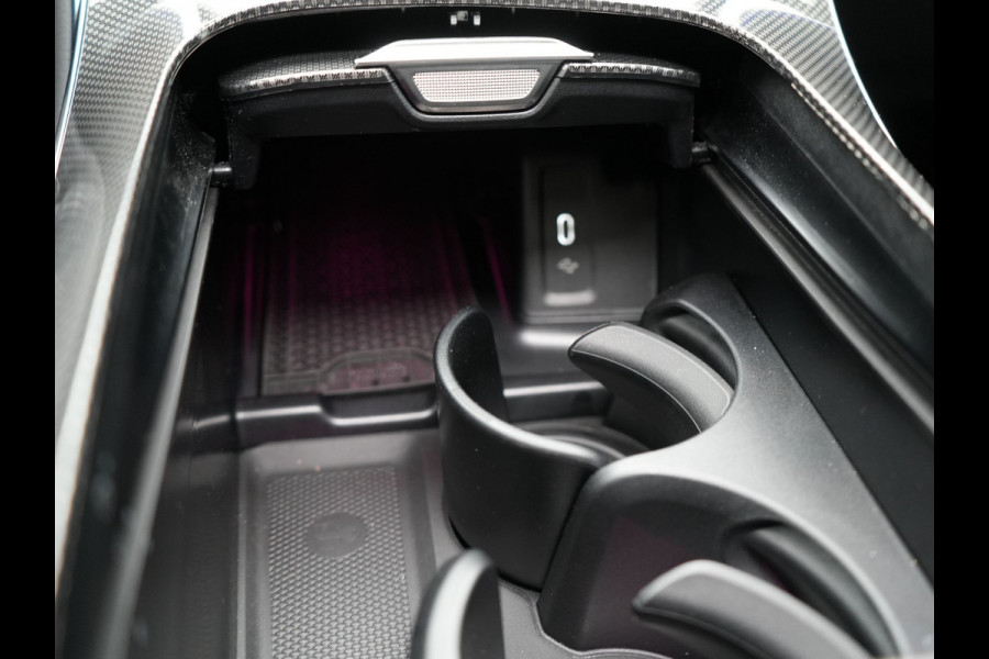 Mercedes-Benz GLC 300e 4MATIC AMG Line Plug In Hybrid 313pk PHEV | Luchtvering | Trekhaak af Fabriek | Panodak | Adaptive Cruise | 4 Wielbesturing | 360 Camera |  Lederen Sportstoelen Massage & Ventilatie |