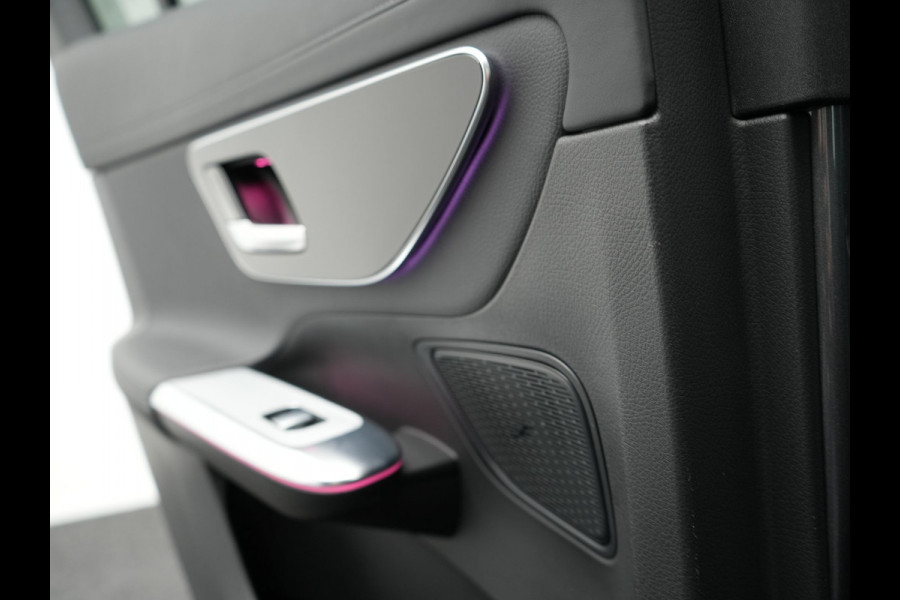 Mercedes-Benz GLC 300e 4MATIC AMG Line Plug In Hybrid 313pk PHEV | Luchtvering | Trekhaak af Fabriek | Panodak | Adaptive Cruise | 4 Wielbesturing | 360 Camera |  Lederen Sportstoelen Massage & Ventilatie |