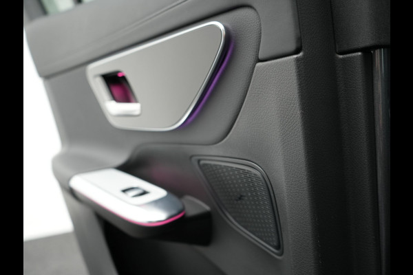 Mercedes-Benz GLC 300e 4MATIC AMG Line Plug In Hybrid 313pk PHEV | Luchtvering | Trekhaak af Fabriek | Panodak | Adaptive Cruise | 4 Wielbesturing | 360 Camera |  Lederen Sportstoelen Massage & Ventilatie |