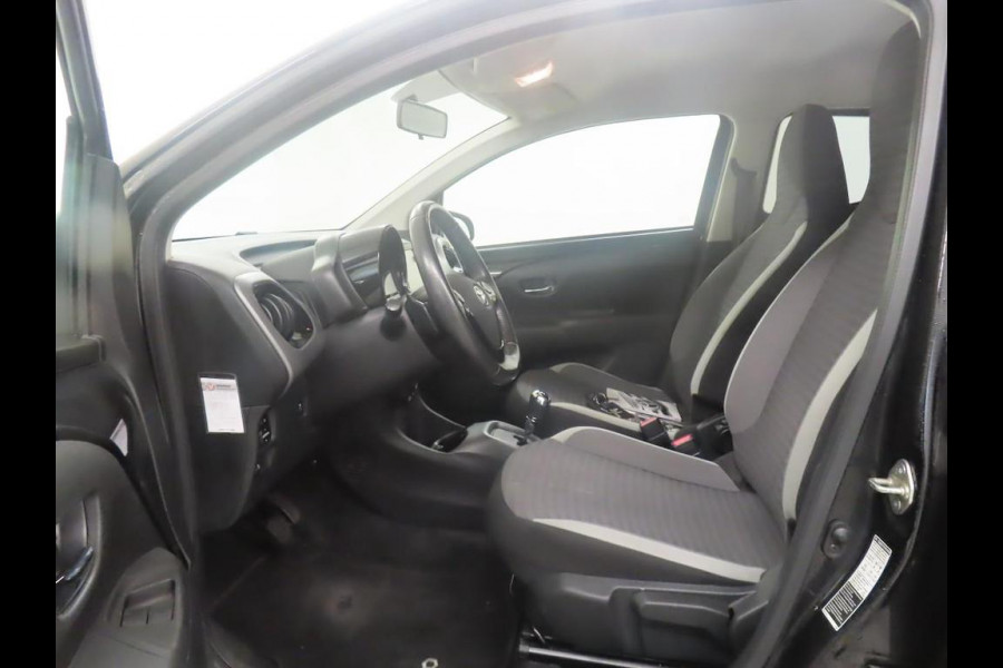Toyota Aygo 1.0 VVT-i x-joy Airco | ECC Carplay Navi Camera achter Cruise Control 15"LM Velgen