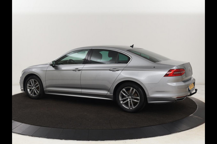 Volkswagen Passat 1.5 TSI R Line | Nappaleder | Stoelverwarming | Trekhaak | LED Plus | Adaptive cruise | Carplay | Virtual Cockpit | Navigatie | Climate control
