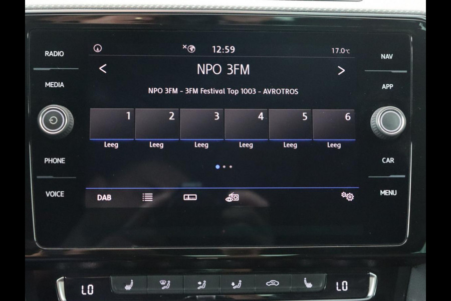Volkswagen Passat 1.5 TSI R Line | Nappaleder | Stoelverwarming | Trekhaak | LED Plus | Adaptive cruise | Carplay | Virtual Cockpit | Navigatie | Climate control