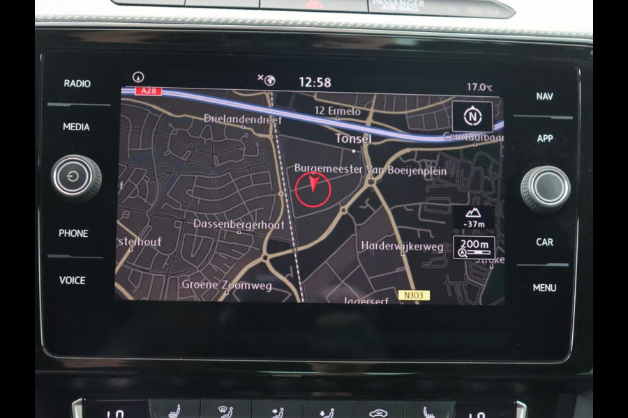Volkswagen Passat 1.5 TSI R Line | Nappaleder | Stoelverwarming | Trekhaak | LED Plus | Adaptive cruise | Carplay | Virtual Cockpit | Navigatie | Climate control