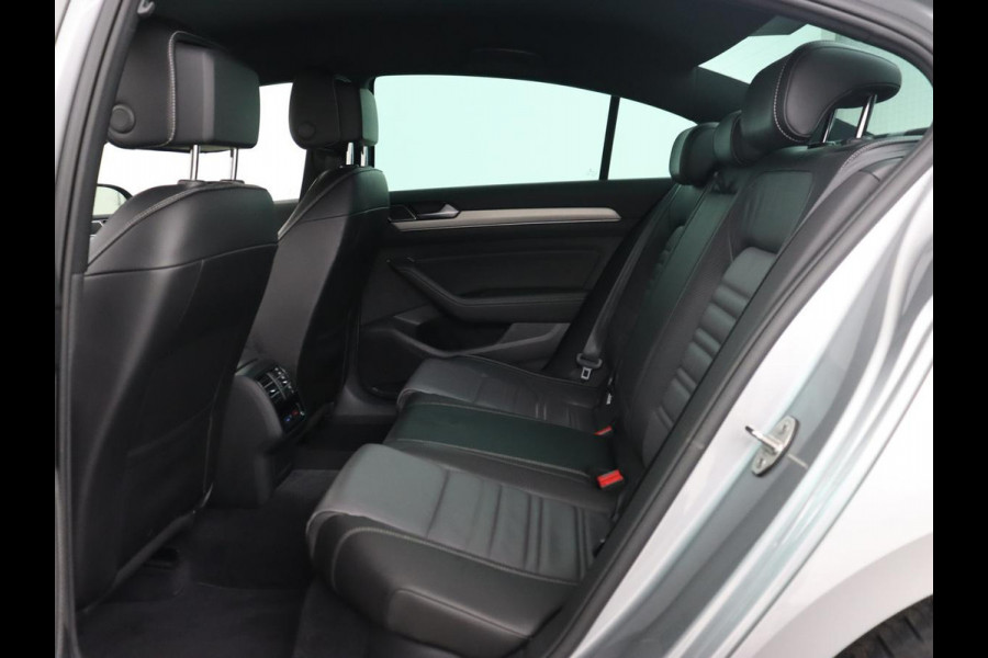 Volkswagen Passat 1.5 TSI R Line | Nappaleder | Stoelverwarming | Trekhaak | LED Plus | Adaptive cruise | Carplay | Virtual Cockpit | Navigatie | Climate control