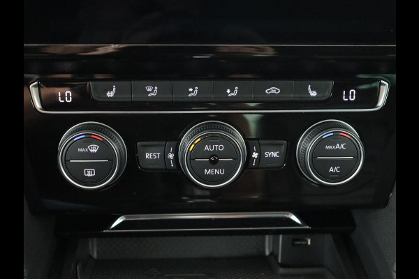 Volkswagen Passat 1.5 TSI R Line | Nappaleder | Stoelverwarming | Trekhaak | LED Plus | Adaptive cruise | Carplay | Virtual Cockpit | Navigatie | Climate control