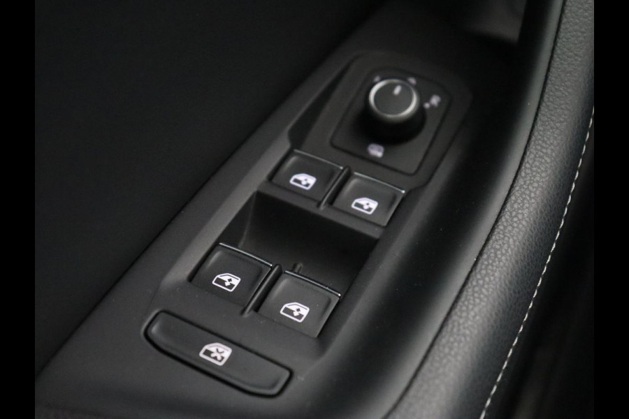 Volkswagen Passat 1.5 TSI R Line | Nappaleder | Stoelverwarming | Trekhaak | LED Plus | Adaptive cruise | Carplay | Virtual Cockpit | Navigatie | Climate control