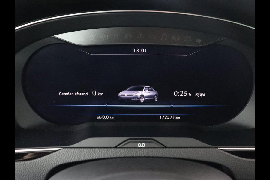 Volkswagen Passat 1.5 TSI R Line | Nappaleder | Stoelverwarming | Trekhaak | LED Plus | Adaptive cruise | Carplay | Virtual Cockpit | Navigatie | Climate control