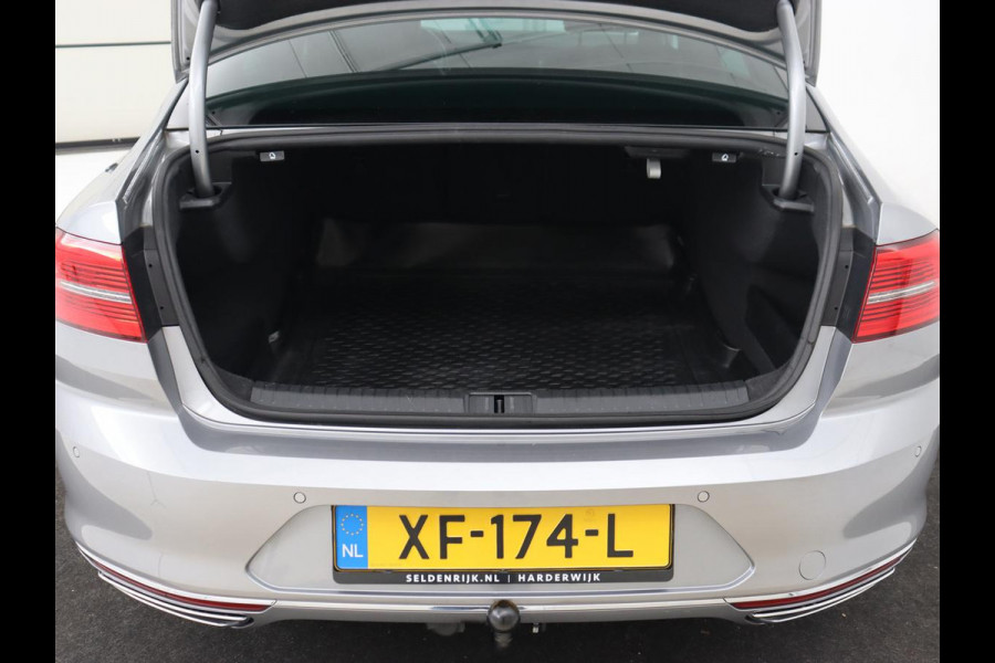 Volkswagen Passat 1.5 TSI R Line | Nappaleder | Stoelverwarming | Trekhaak | LED Plus | Adaptive cruise | Carplay | Virtual Cockpit | Navigatie | Climate control